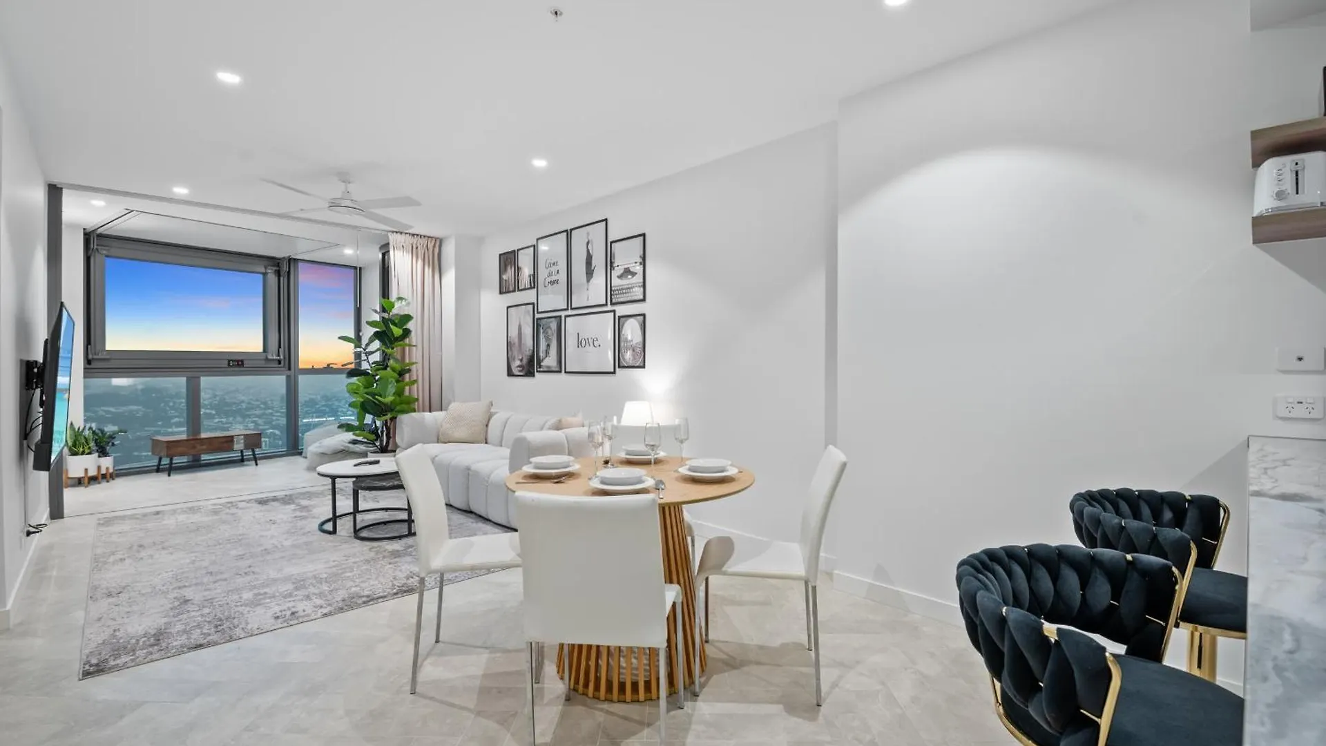 Apartment Sky Living & River Views In Queens Wharf Residences Brisbane Australia