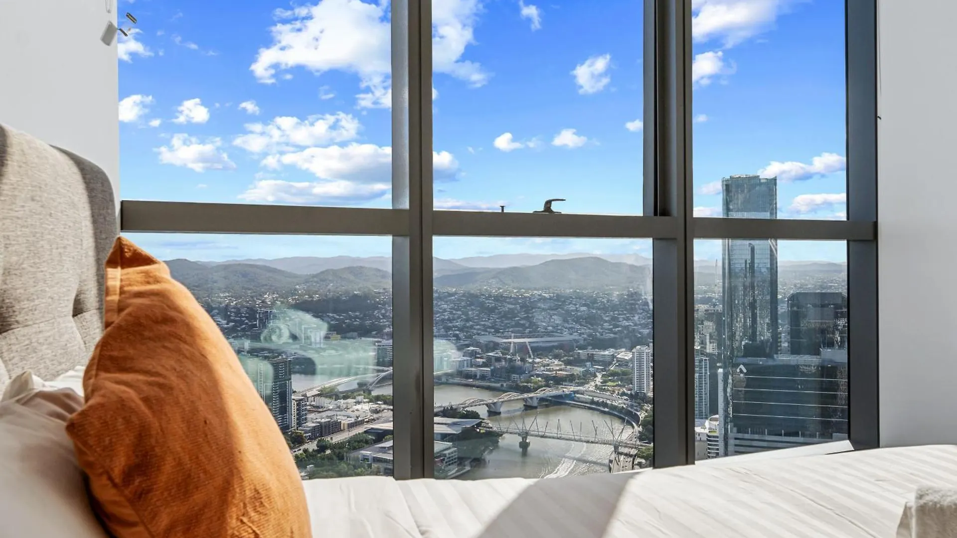 Apartment Sky Living & River Views In Queens Wharf Residences Brisbane