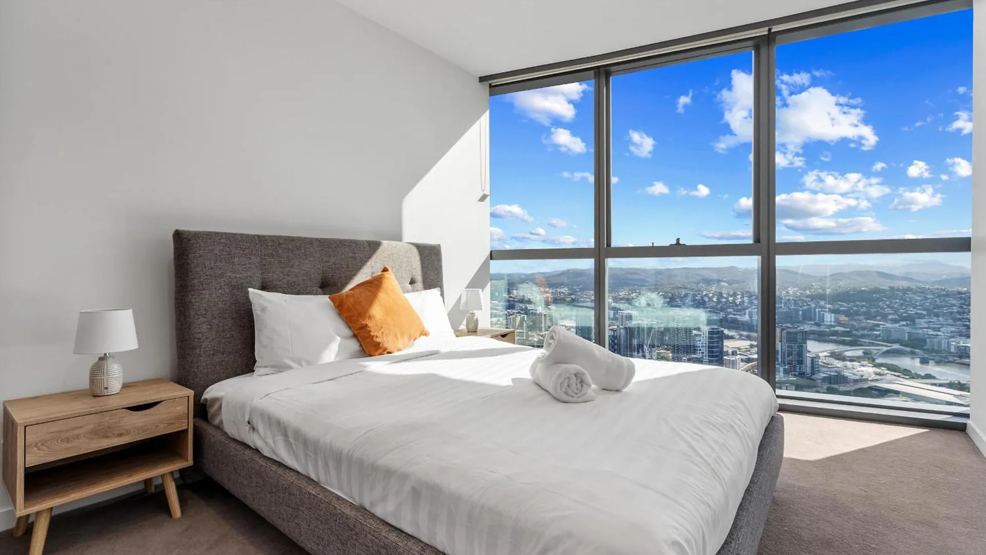 Apartment Sky Living & River Views In Queens Wharf Residences Brisbane