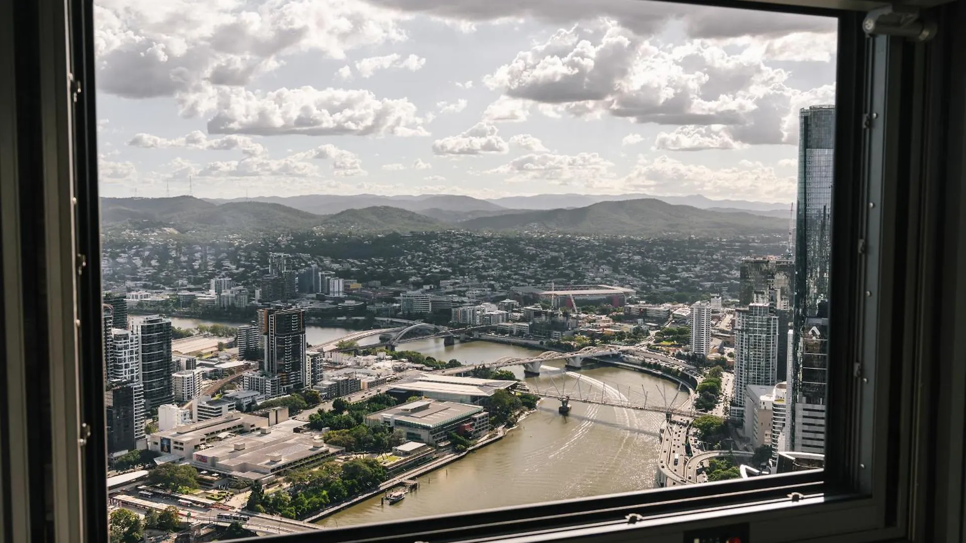Sky Living & River Views In Queens Wharf Residences Brisbane Australia