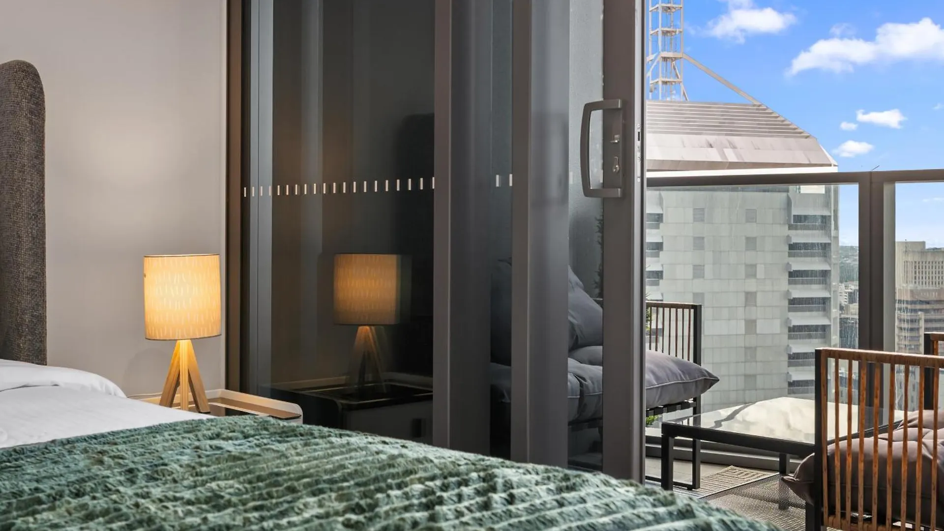 Sky Living & River Views In Queens Wharf Residences Brisbane