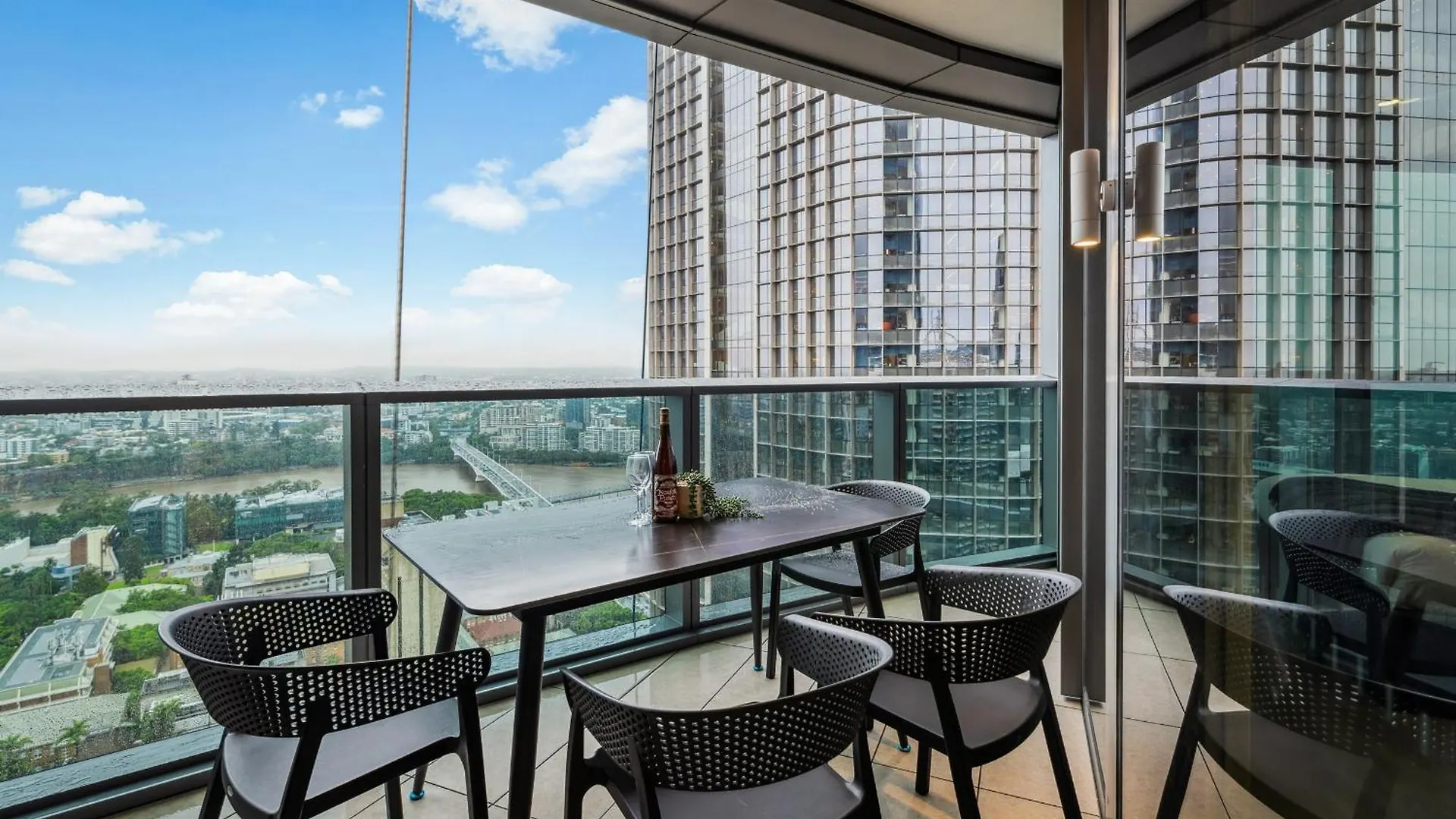 Sky Living & River Views In Queens Wharf Residences Brisbane Australia