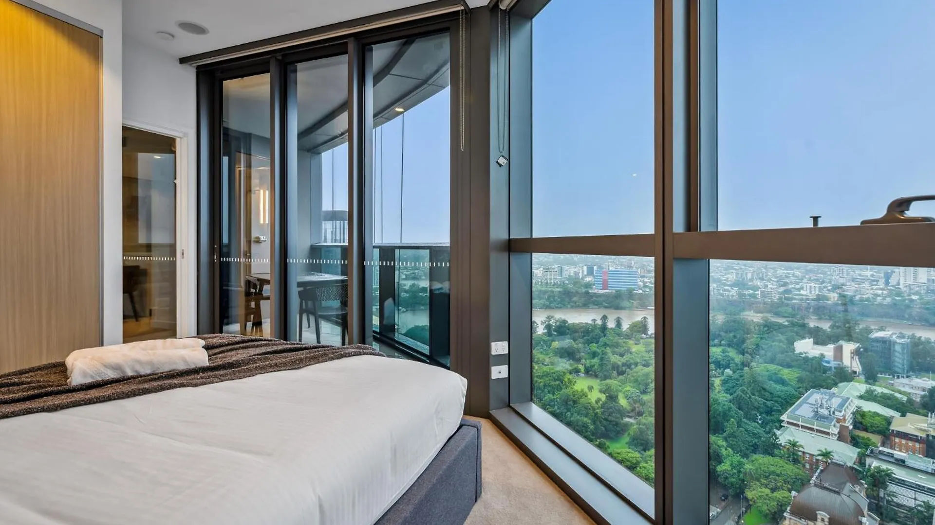 Apartment Sky Living & River Views In Queens Wharf Residences Brisbane