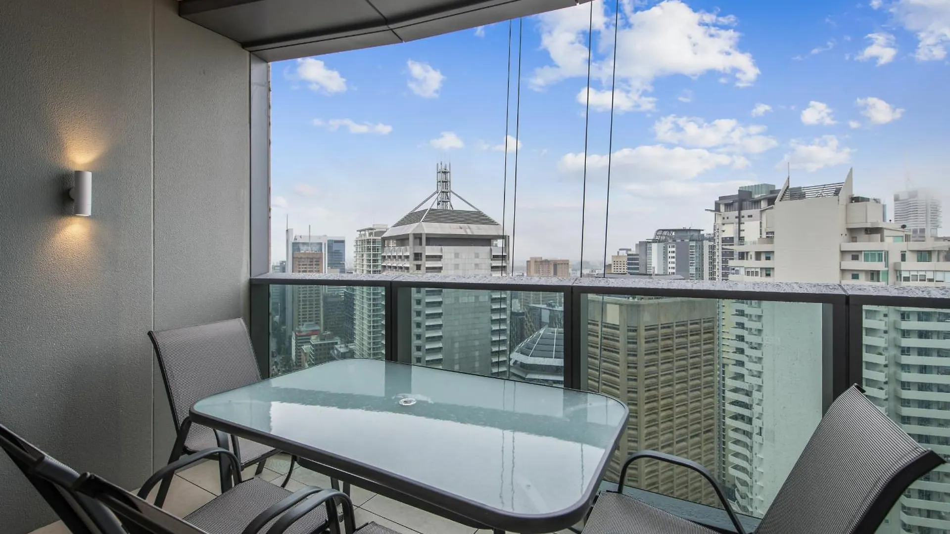 Sky Living & River Views In Queens Wharf Residences Brisbane