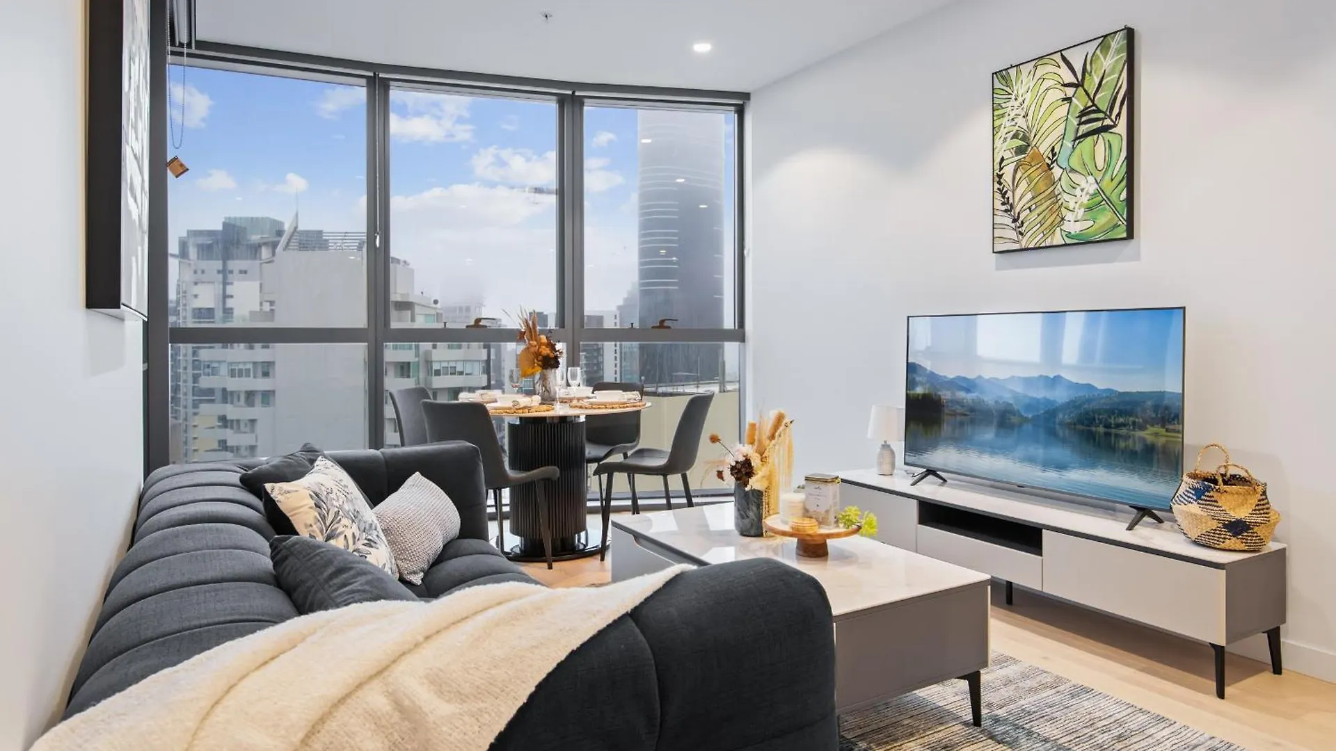 Sky Living & River Views In Queens Wharf Residences Brisbane Apartment