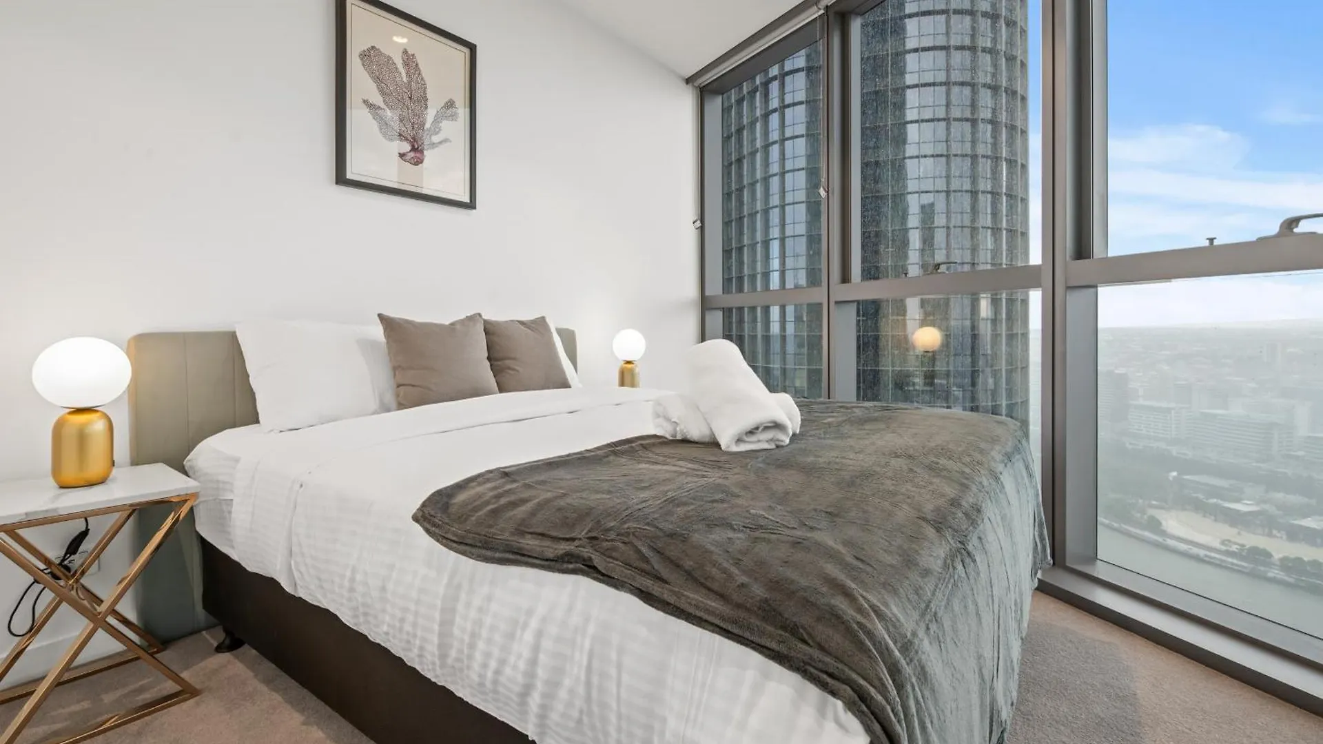 Sky Living & River Views In Queens Wharf Residences Brisbane Apartment