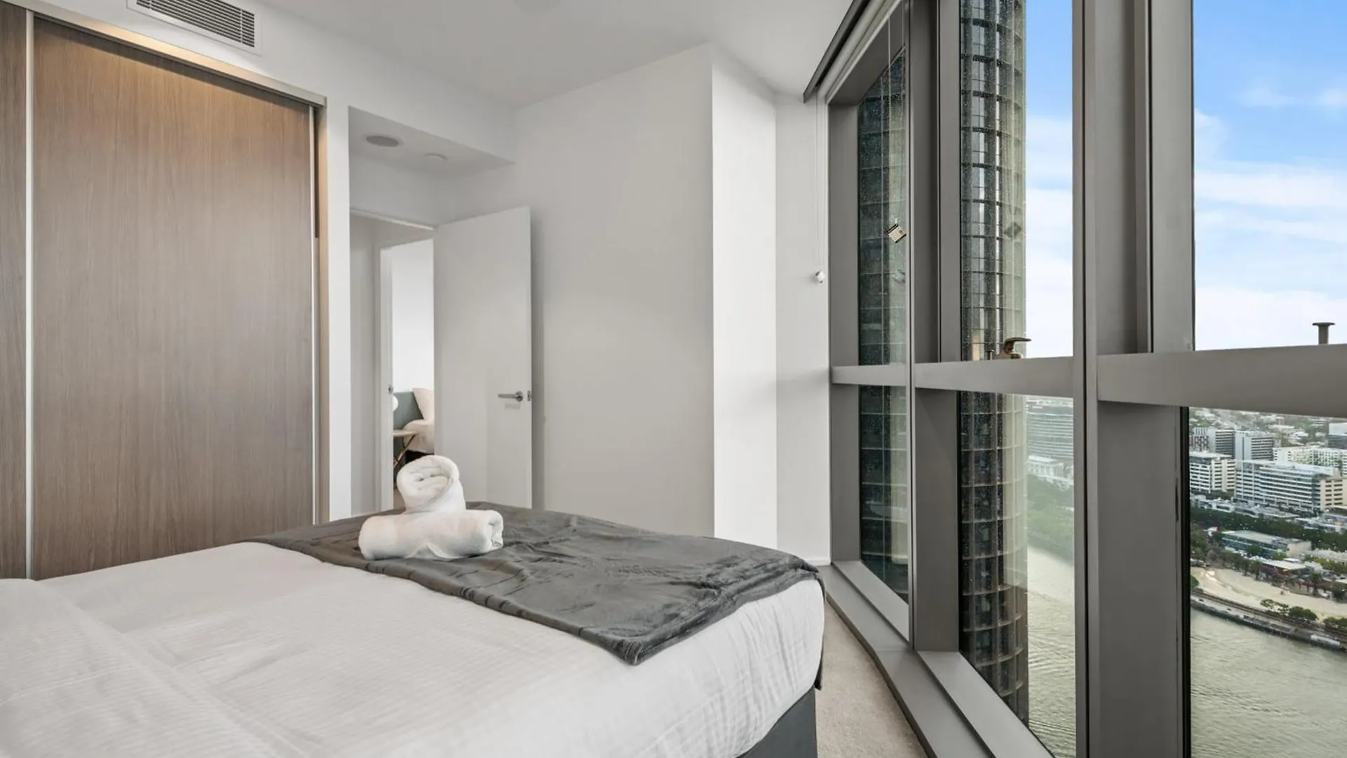 Apartment Sky Living & River Views In Queens Wharf Residences Brisbane