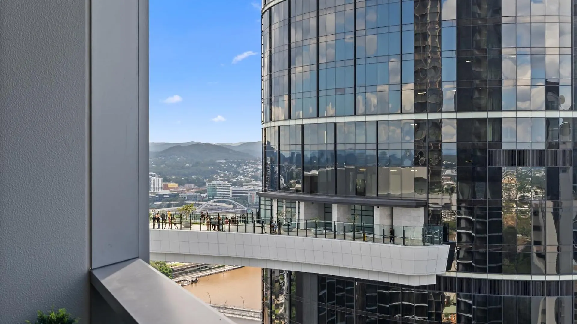 Sky Living & River Views In Queens Wharf Residences Brisbane