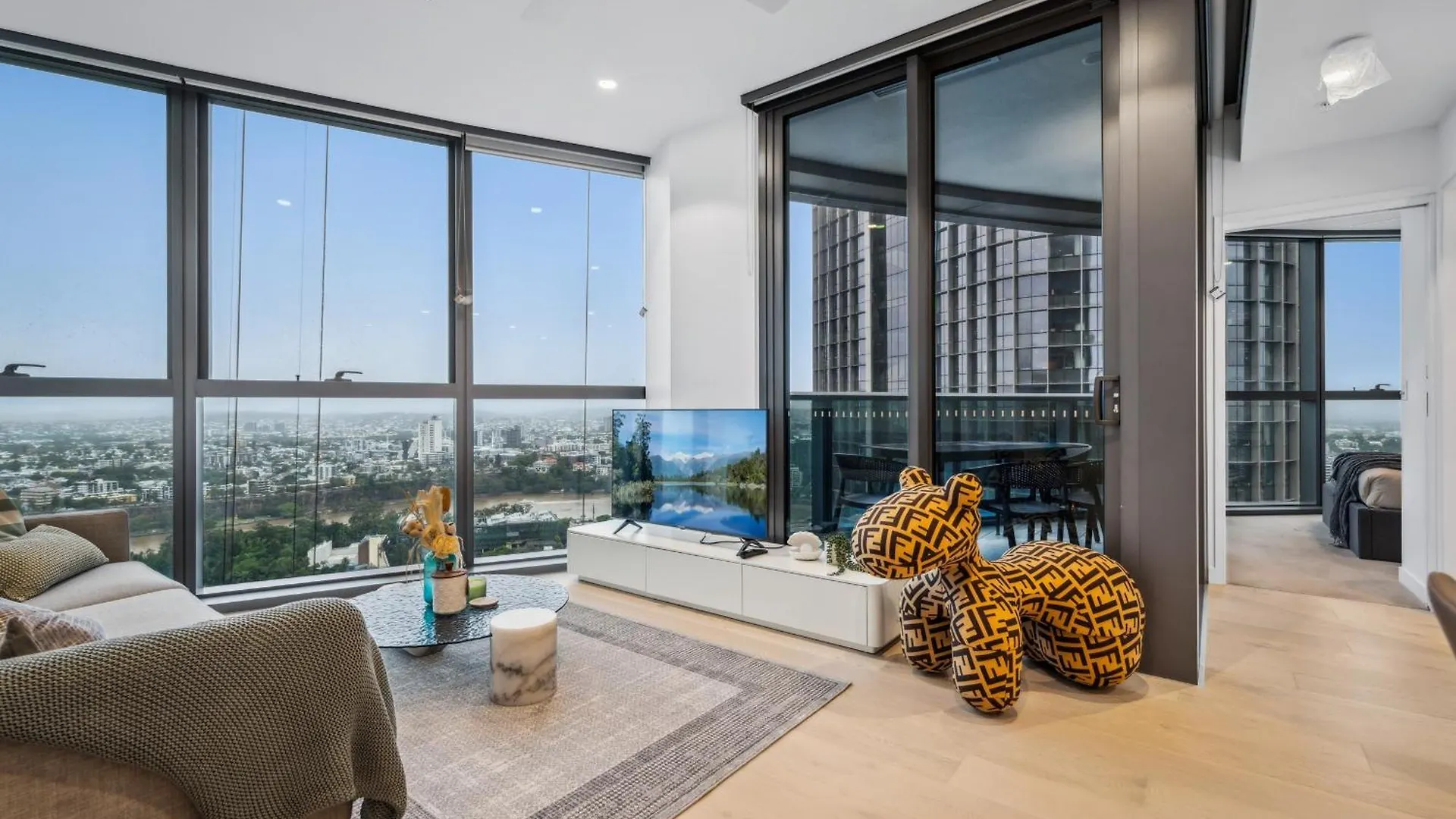 Sky Living & River Views In Queens Wharf Residences Brisbane