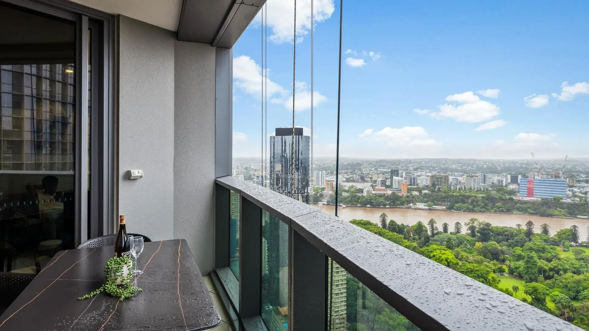 Apartment Sky Living & River Views In Queens Wharf Residences Brisbane