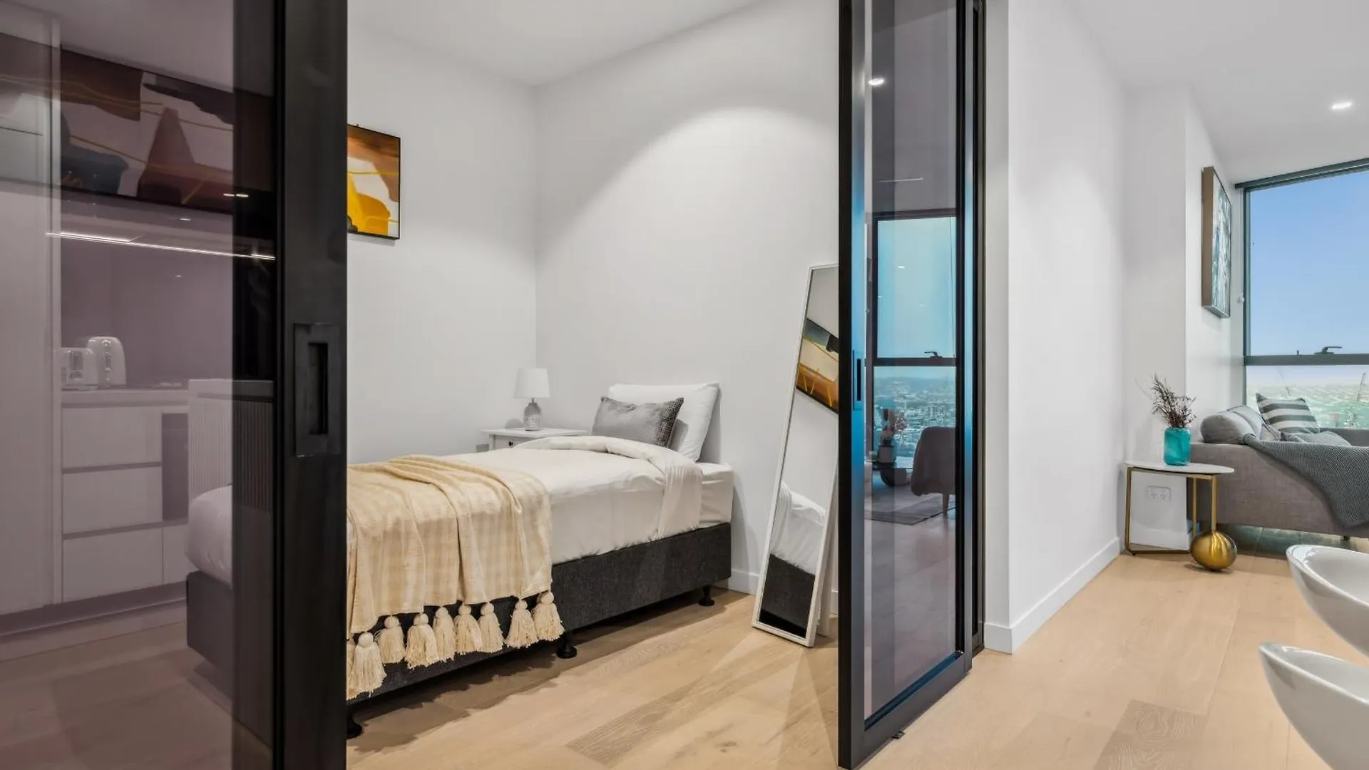 Sky Living & River Views In Queens Wharf Residences Brisbane Apartment