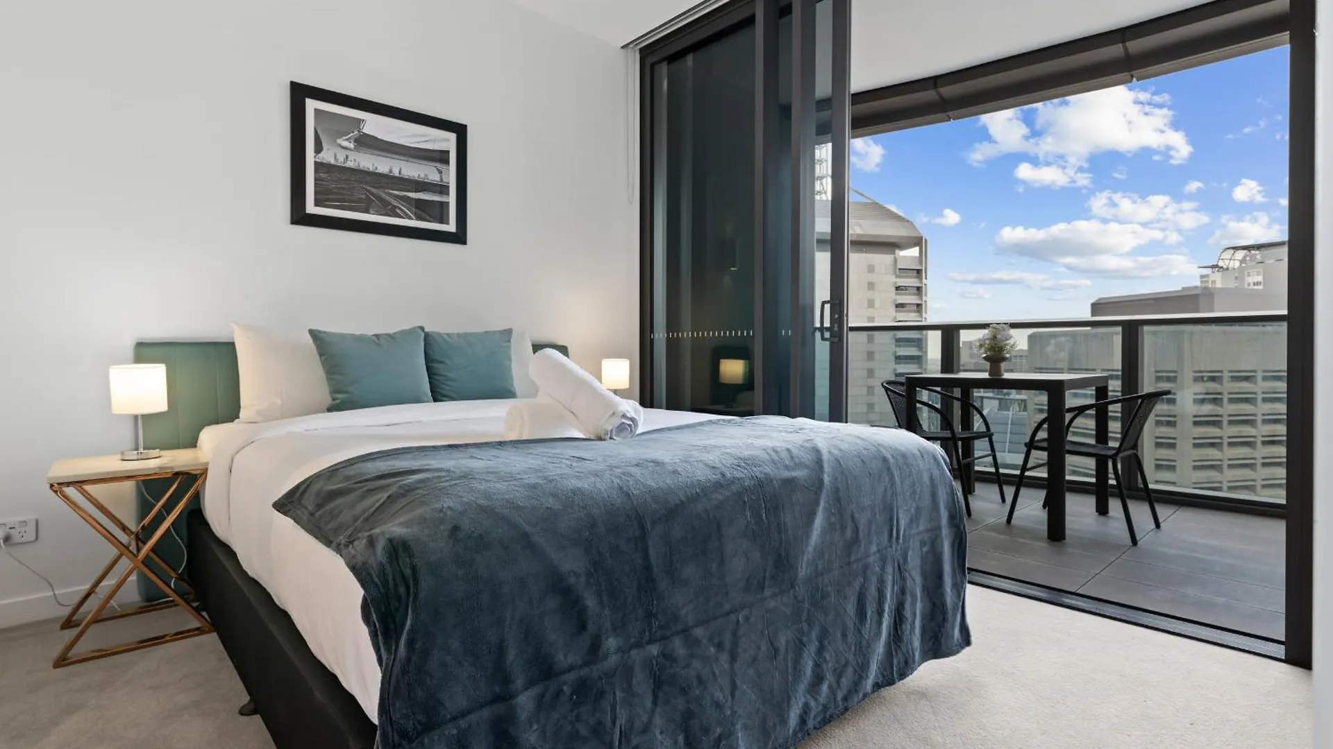 Sky Living & River Views In Queens Wharf Residences Brisbane Apartment