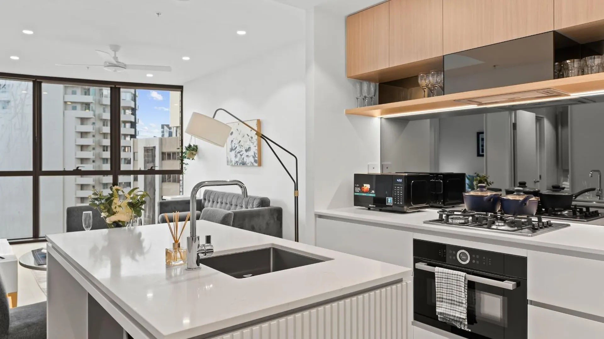 Sky Living & River Views In Queens Wharf Residences Brisbane