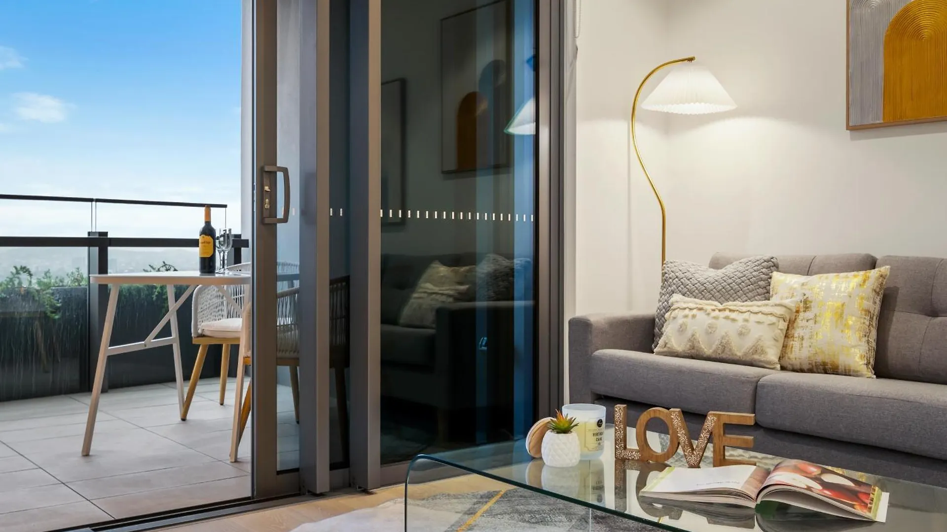 Sky Living & River Views In Queens Wharf Residences Brisbane Apartment