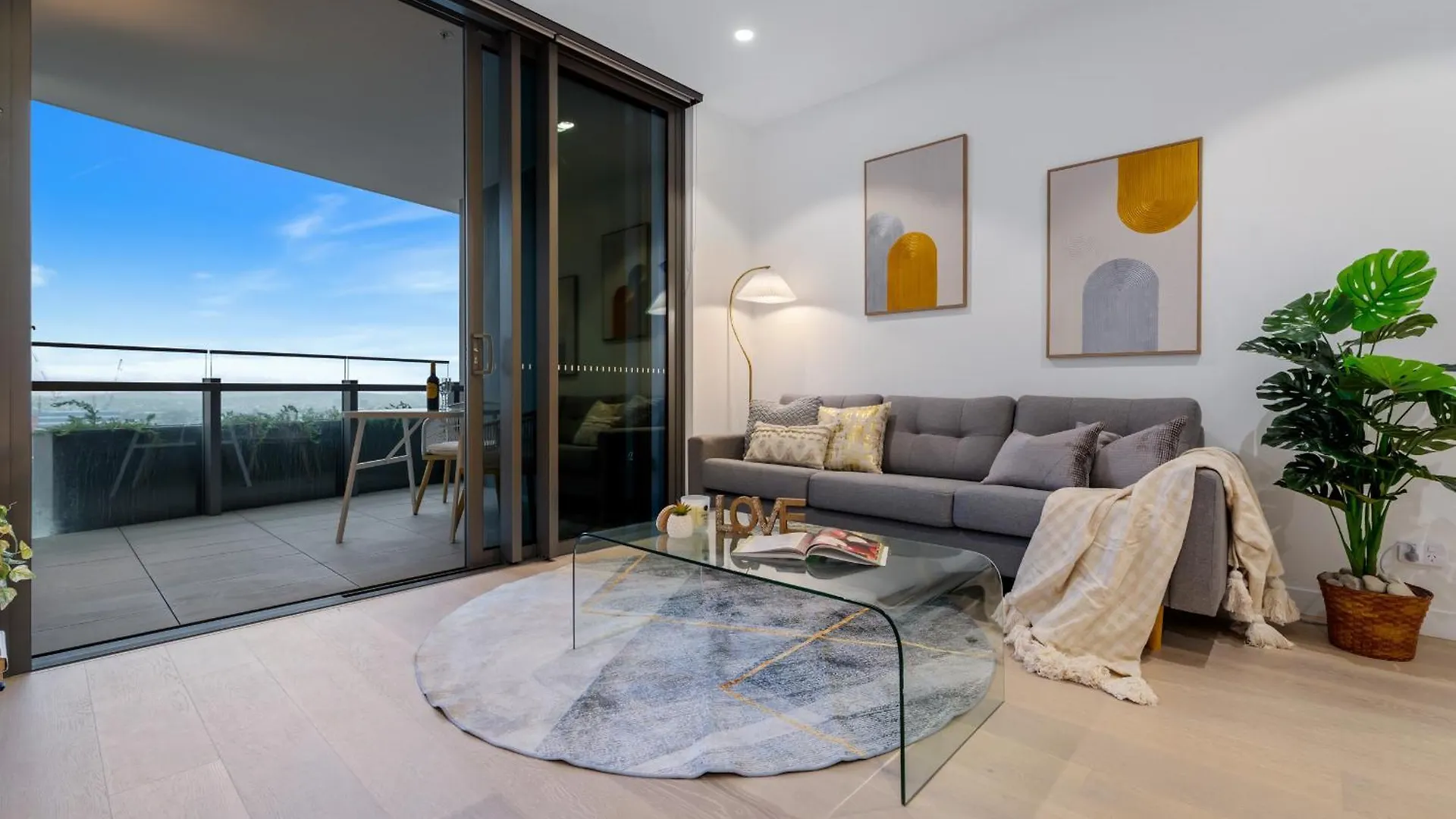 Sky Living & River Views In Queens Wharf Residences Brisbane
