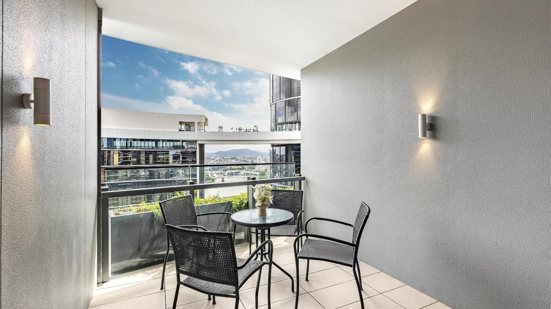 Apartment Sky Living & River Views In Queens Wharf Residences Brisbane