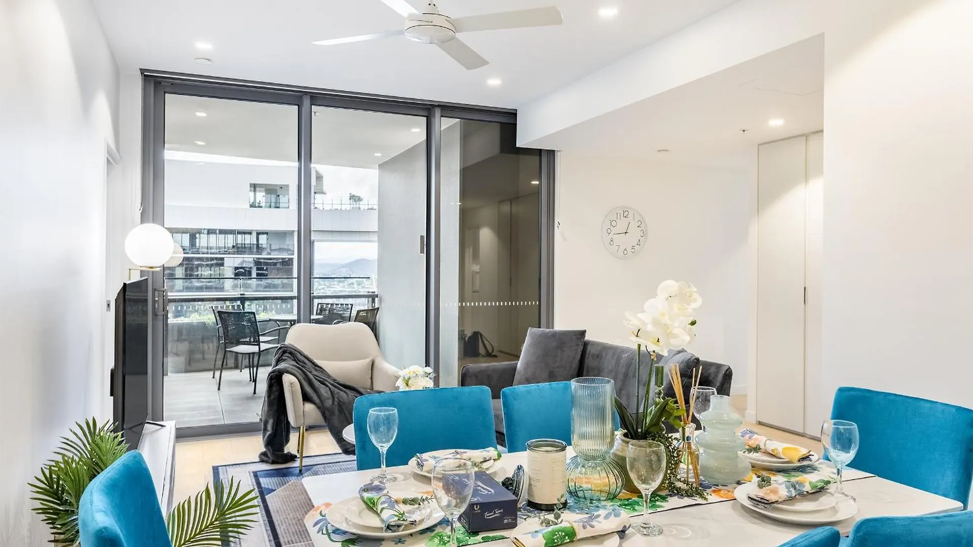 Sky Living & River Views In Queens Wharf Residences Brisbane Apartment